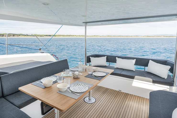 Aventura 37 - aventura-catamarans.com
