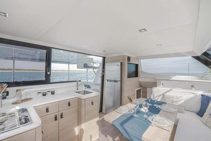 Aventura 37 - aventura-catamarans.com