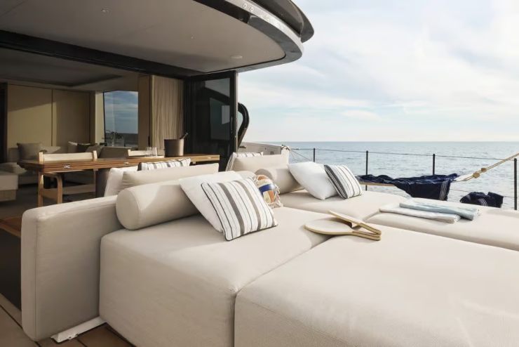 Azimut Seadeck 7 - azimutyachts.com