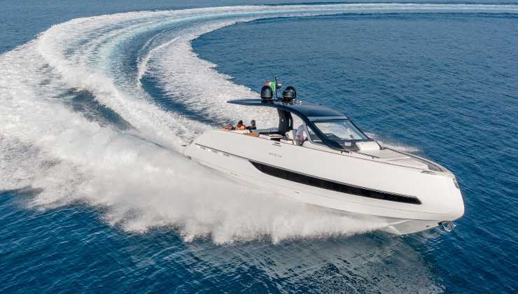 Invictus TT420-invictusyacht.com