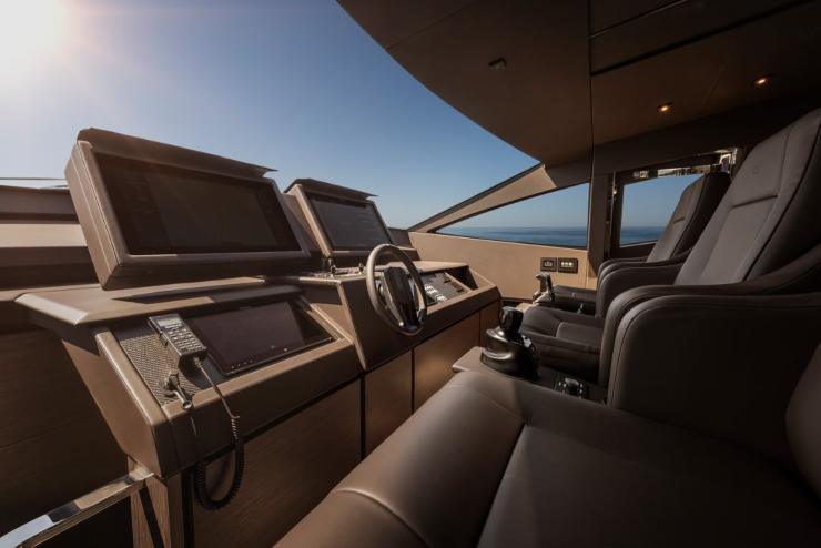 Pershing 8X - pershing-yacht.com