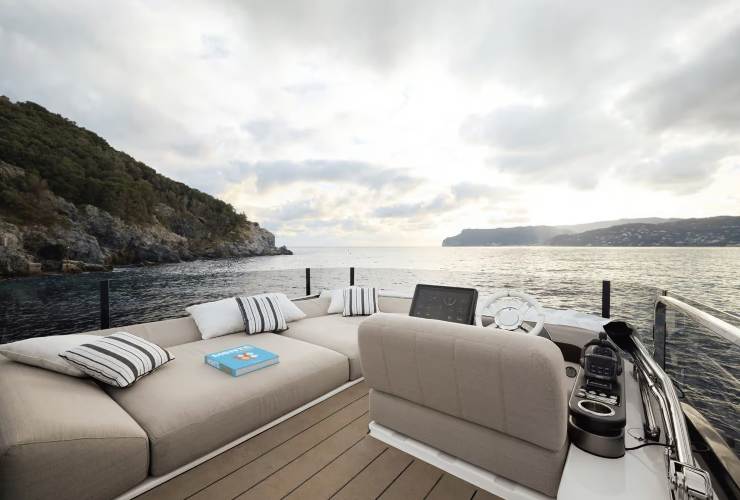 Seadeck 6 Azimut - Azimutyachts.com - boatmagazine.it 9
