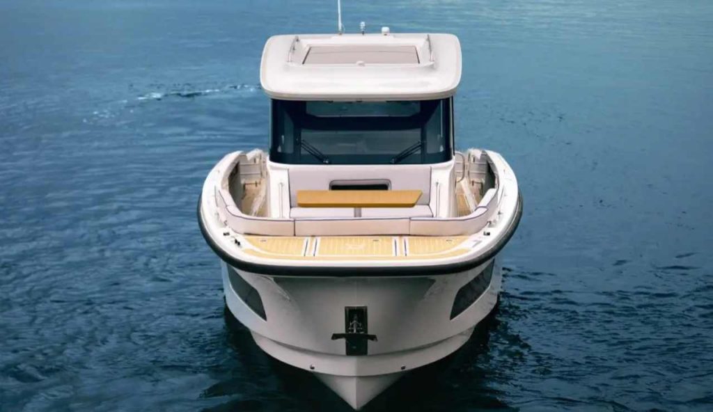Wayfinder 38 - aiataboats.com