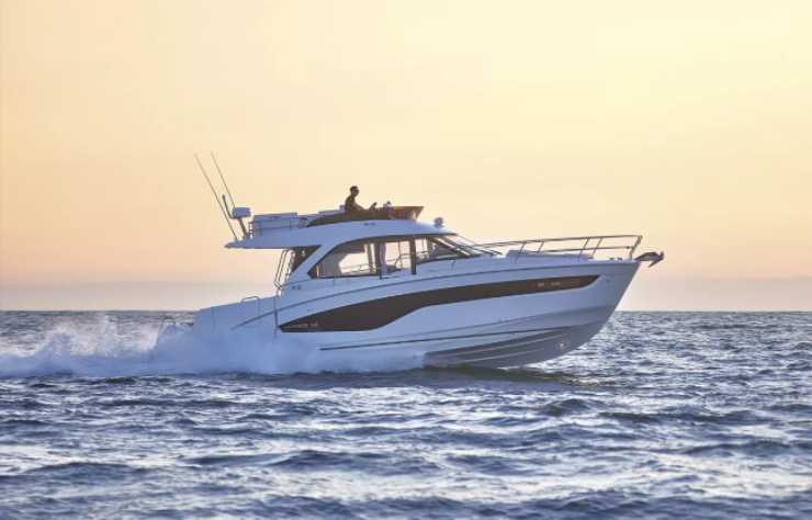 Antares 12 FLY - Beneteau.com