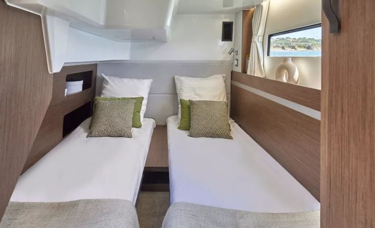 Antares 12 FLY - Beneteau.com