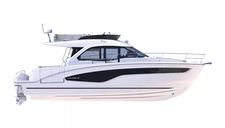 Antares 12 FLY - Beneteau.com