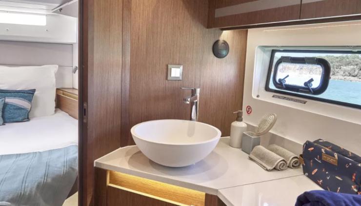 Antares 12 FLY - Beneteau.com